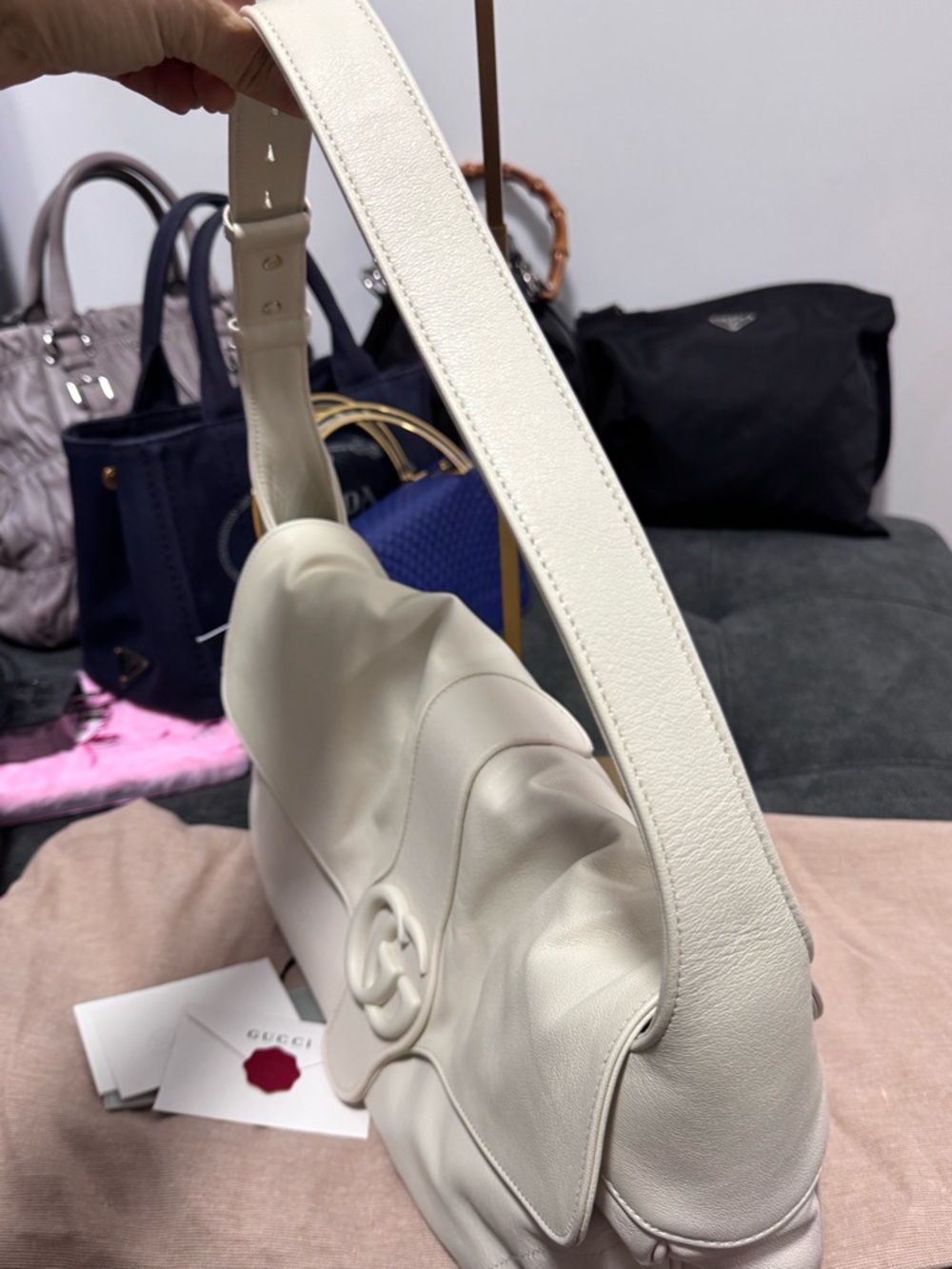 Gucci Cream Leather Shoulder Bag with Interlocking GG - Picture 4 of 10